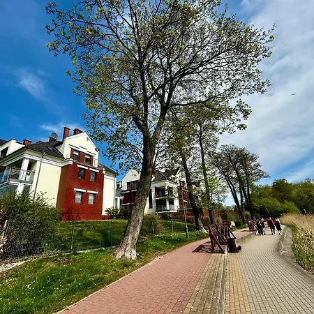 Lakeside Promenade View By Bookinghost