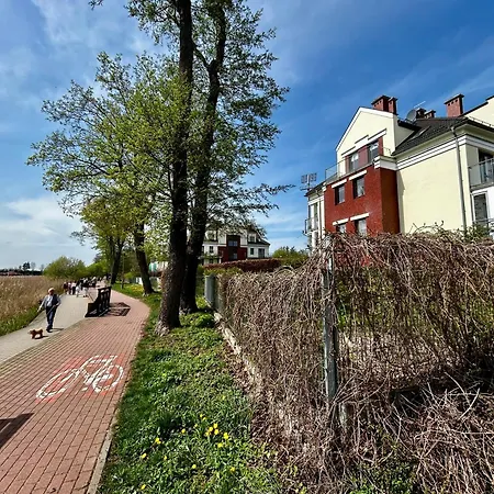 公寓 Lakeside Promenade View By Bookinghost