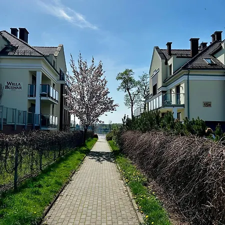 Lakeside Promenade View By Bookinghost *