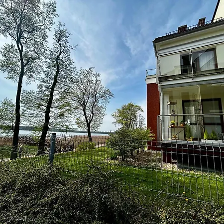 公寓 Lakeside Promenade View By Bookinghost