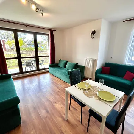 公寓 Lakeside Promenade View By Bookinghost