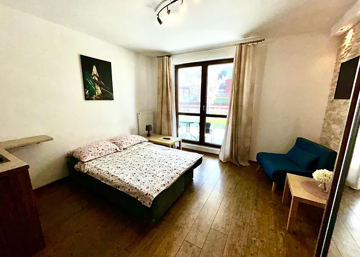 Lakeside Promenade View By Bookinghost